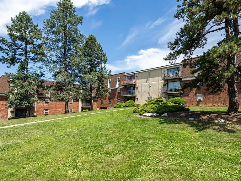 Fairmont Place — Photo 20