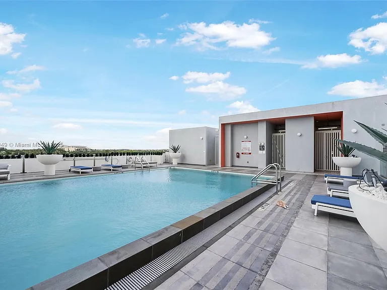 2000 Metropica Way #306 — Photo 37