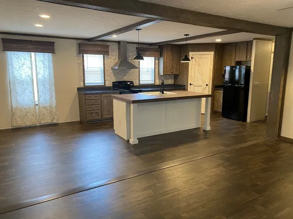 6021 NW Jarboe St, Kansas City, MO 64118