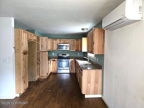 3rd image of 713 A St