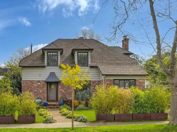 3611 E Curtis Dr, Sacramento, CA 95818