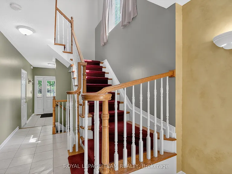 32 Riverstone Dr N — Photo 25