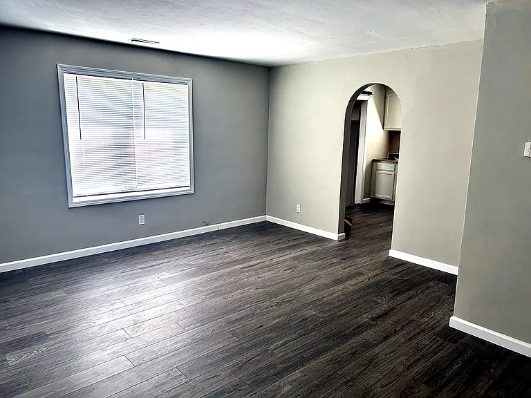 506 W Worley St — Photo 1