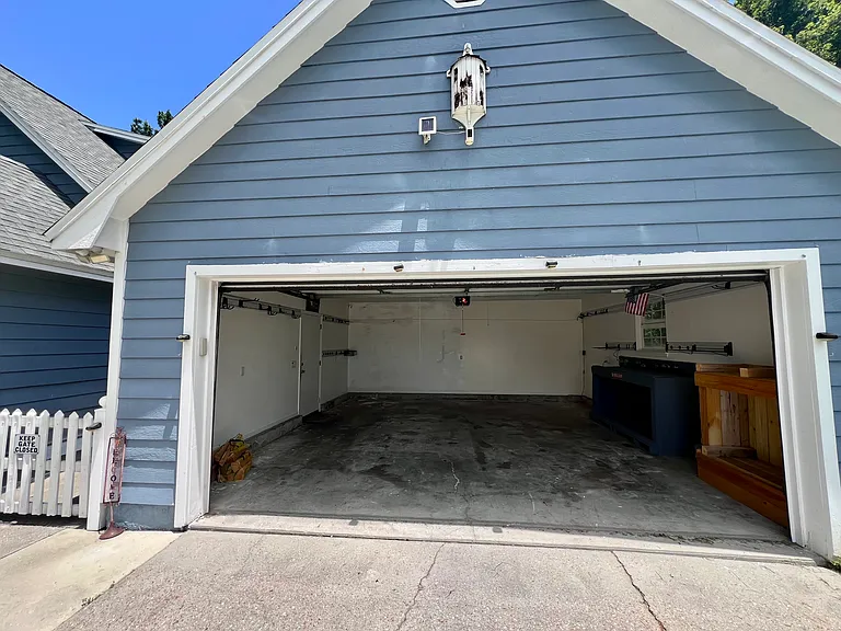 2111 Pentland Rd — Photo 32