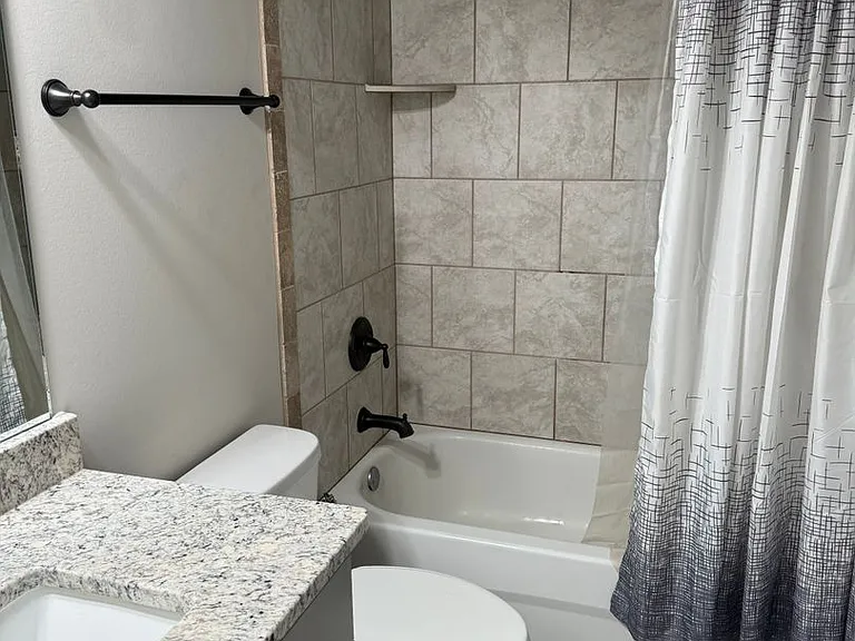125-127 W Solomon St — Photo 6