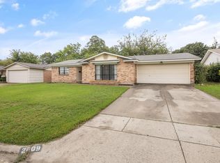 2009 Cliff Park, Edgecliff Village, TX 76134