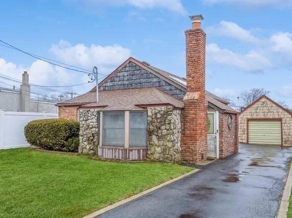 2275 Townsend Road, Seaford, NY 11783