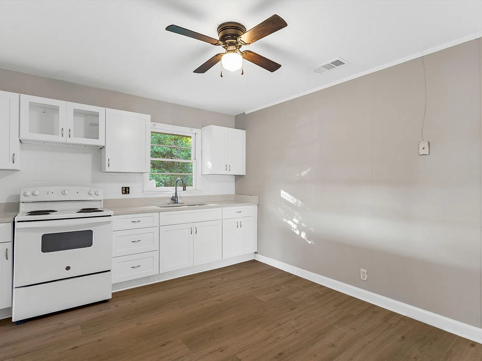 2 bed, 900 sqft, $1,450 — Photo 3