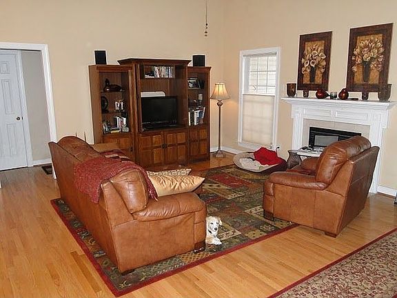 3rd image of 402 Northwood Cir