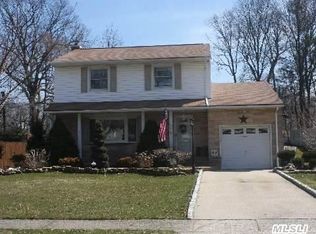 9 Greene Dr, Commack, NY 11725