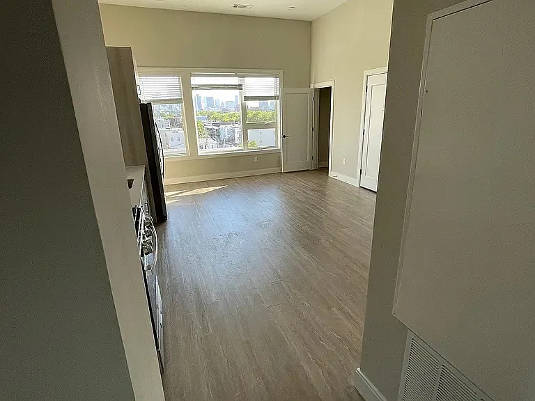 2 bed, 825 sqft, $3,095 — Photo 2