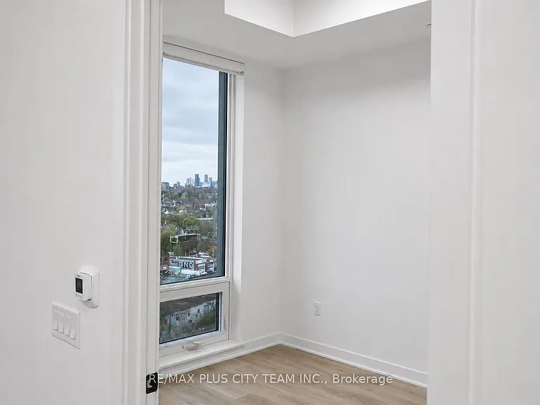 1185 Dupont St #913 — Photo 6
