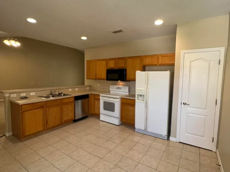 1040 Venetian Dr #203 — Photo 8