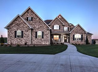 1402 Grandview East Dr, Garden City, KS 67846