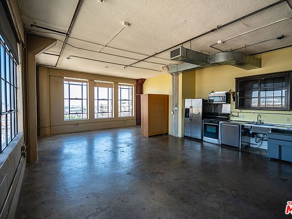 3rd image of 315 E 8th St APT 1006