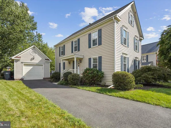6585 Forsythia St, Springfield, VA 22150