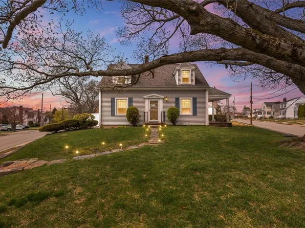 381 Auburn St, Cranston, RI 02910