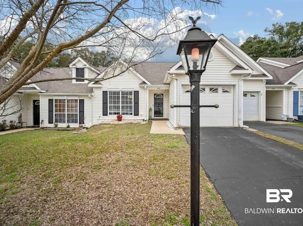 628 Spring Lake Ct, Mobile, AL 36695