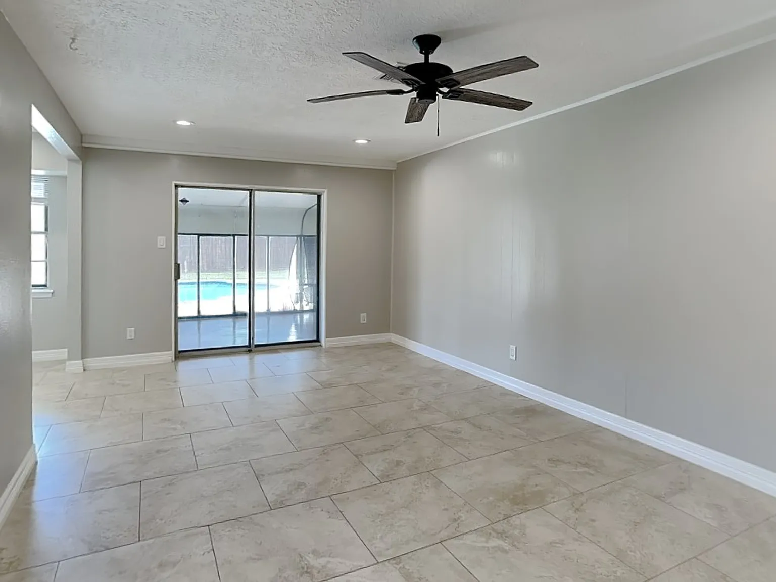 3 bed, 1.5 bath, 1034 sqft, $1,848 — Photo 4