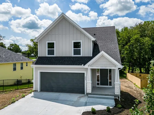 602 Beth St, Lansing, KS 66043