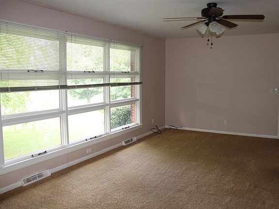 4th image of 127 Doris Ave
