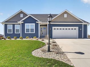 879 Amber Ln, Port Washington, WI 53074