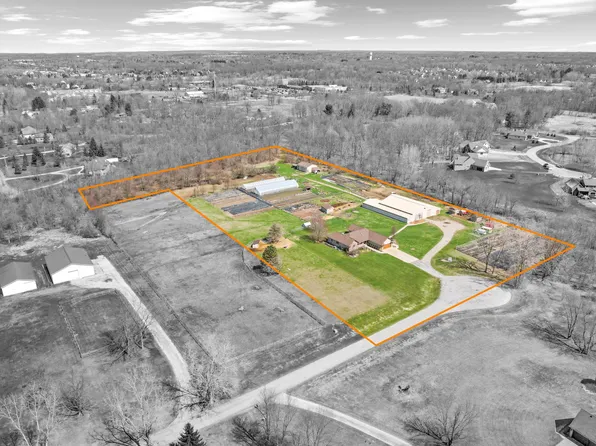9552 Wall Gene Rd, South Lyon, MI 48178
