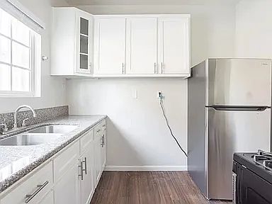 1st image of 909 W 30th St APT 5