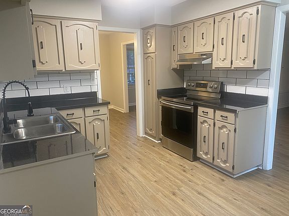 4th image of 1826 Woodhollow Dr