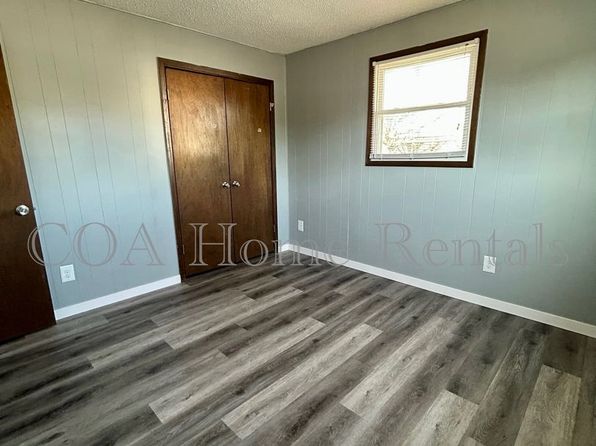 304 W Spring Ave, Conway Springs, KS 67031
