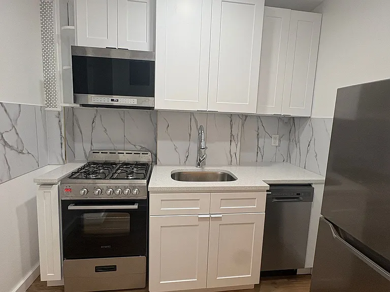 74 W 68th St #4F — Photo 2