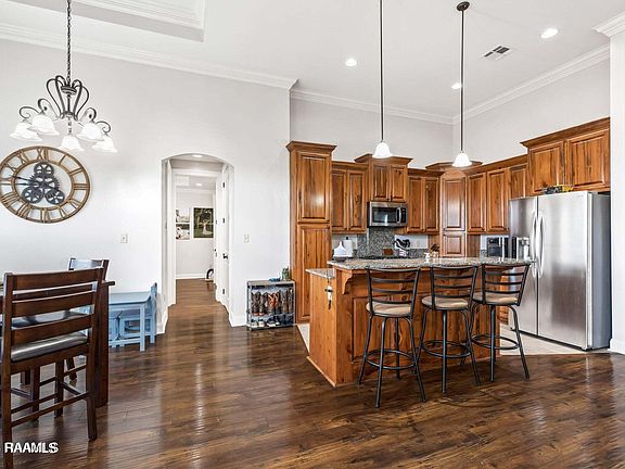3rd image of 202 Tall Oaks Ln
