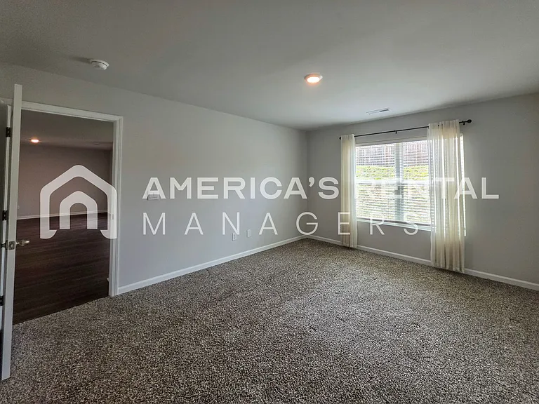 1508 Heritage Cir SE — Photo 32