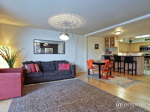 Kitchen / Living Room