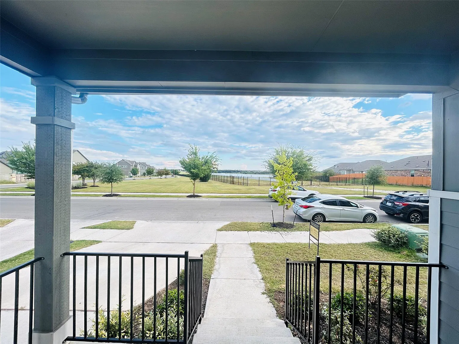 4 bed, 2.5 bath, 2028 sqft, $2,100 — Photo 2