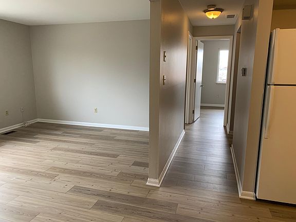 5th image of 3000 E Dorothy Ln APT 4