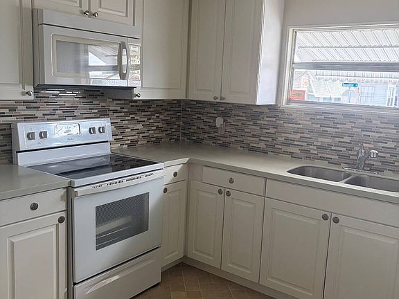 5th image of 401 Buccaneer Dr