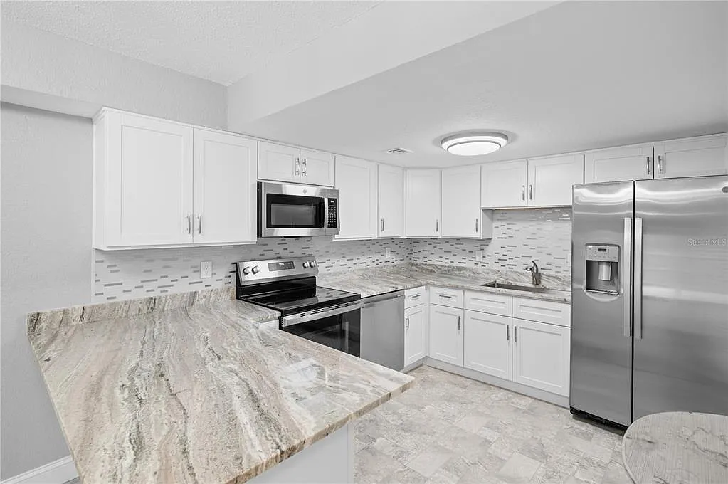 2 bed, 2.0 bath, 1020 sqft, $1,900 — Photo 3