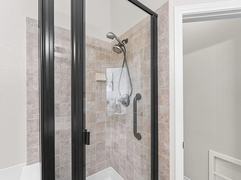 11350 Balcones Dr — Photo 38