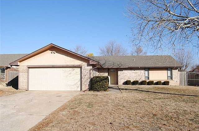 Home for Sale in Mustang, Oklahoma $103,900