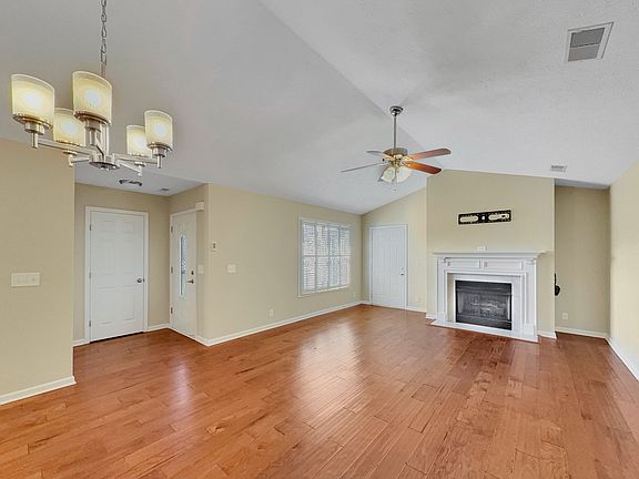 4th image of 395 Devon Chase Hl Unit 3804