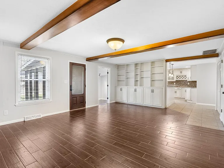 2329 E Bancroft St — Photo 11