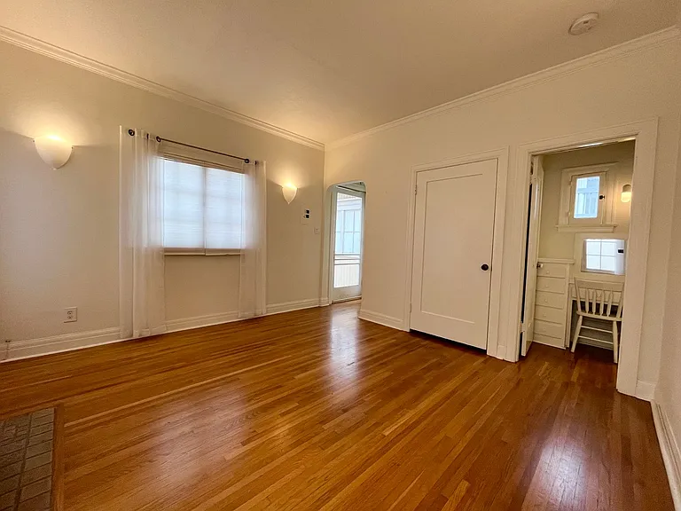 933 Ocean Ave #11 — Photo 4