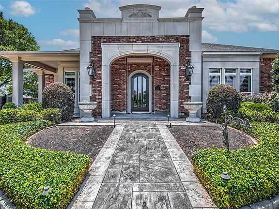 3rd image of 6202 Red Oak Ct