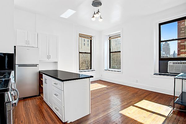 1st image of 401 W 57th St APT 3A