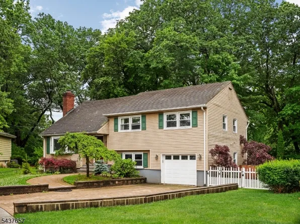 17 Ravine Ct, Clifton City, NJ 07013