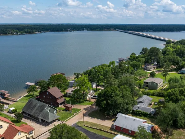 138 Pin Oak Dr, Mabank, TX 75156