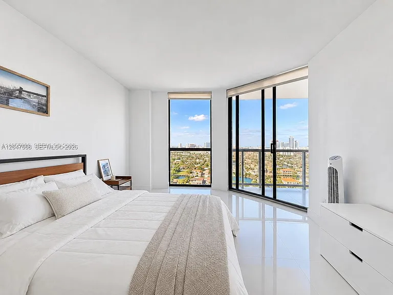 3640 Yacht Club Dr #1903 — Photo 17