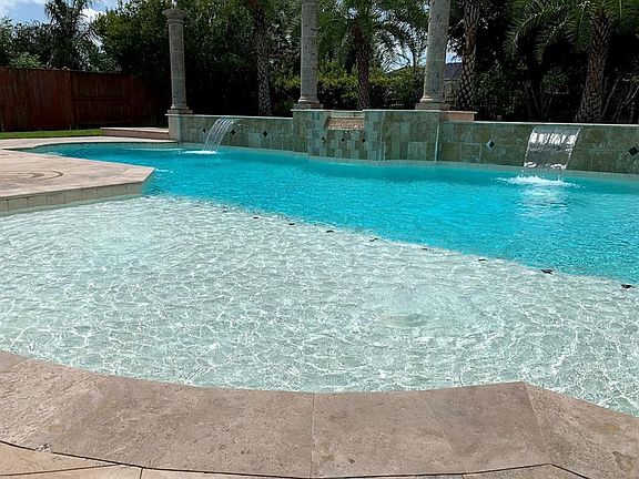 Extra large Baja shelf for sunning and ejoying our warm Texas days.