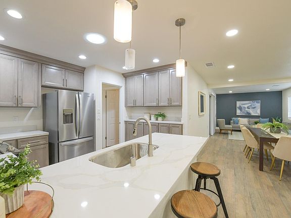 3rd image of 1018 Sparrow Lane